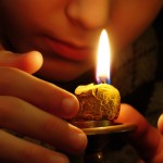 Тратака — концентрация на пламени свечи