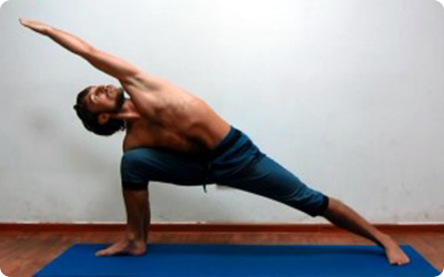 упражнения йоги для спины